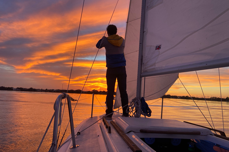 Orlando: viagem privada de barco ao pôr do sol no lago Fairview