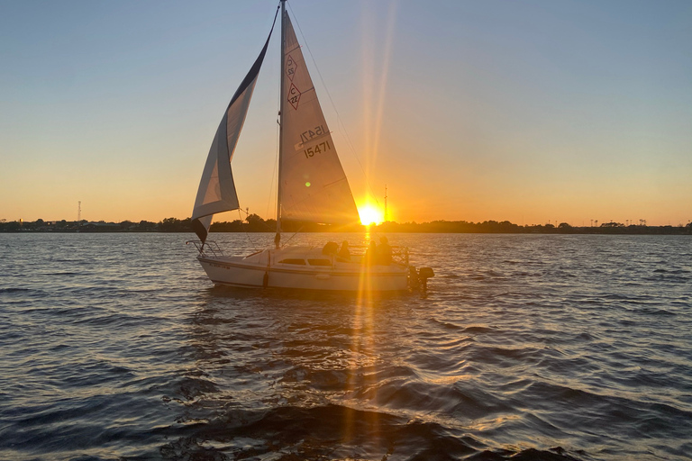 Orlando: viagem privada de barco ao pôr do sol no lago Fairview