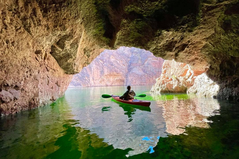 De Las Vegas: excursion en kayak dans le Black Canyon du fleuve ColoradoLas Vegas: visite guidée en kayak de la grotte d'émeraude (demi-journée)