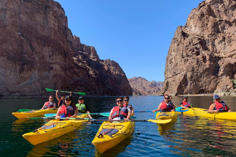 Z Las Vegas: wycieczka kajakiem po rzece Kolorado po Czarnym KanionieLas Vegas: wycieczka kajakiem z przewodnikiem po jaskini Emerald Cave (półdniowa)