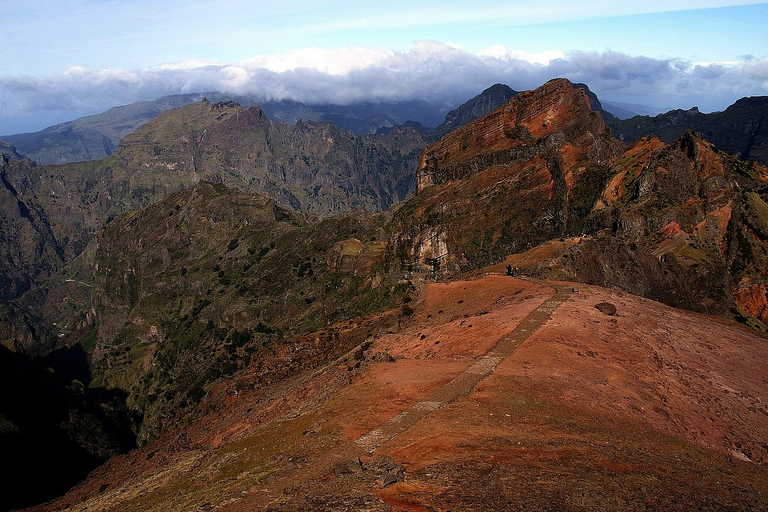 Desde Funchal: recorrido por la isla este de Santana y Pico do Areeiro