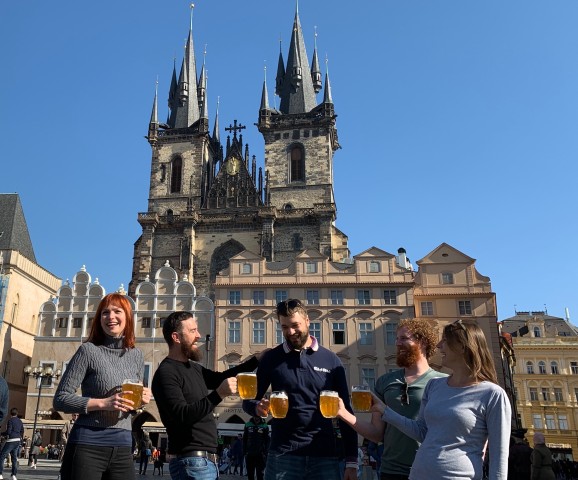 Visit Prague: Historic Pubs Tour with Drinks in Praga
