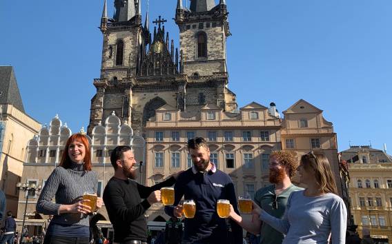 Prag: Historische Kneipentour mit Getränken inbegriffen