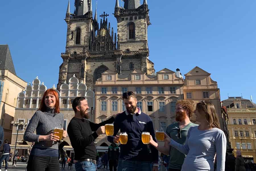 Prag: Historische Kneipentour mit Getränken. Foto: GetYourGuide