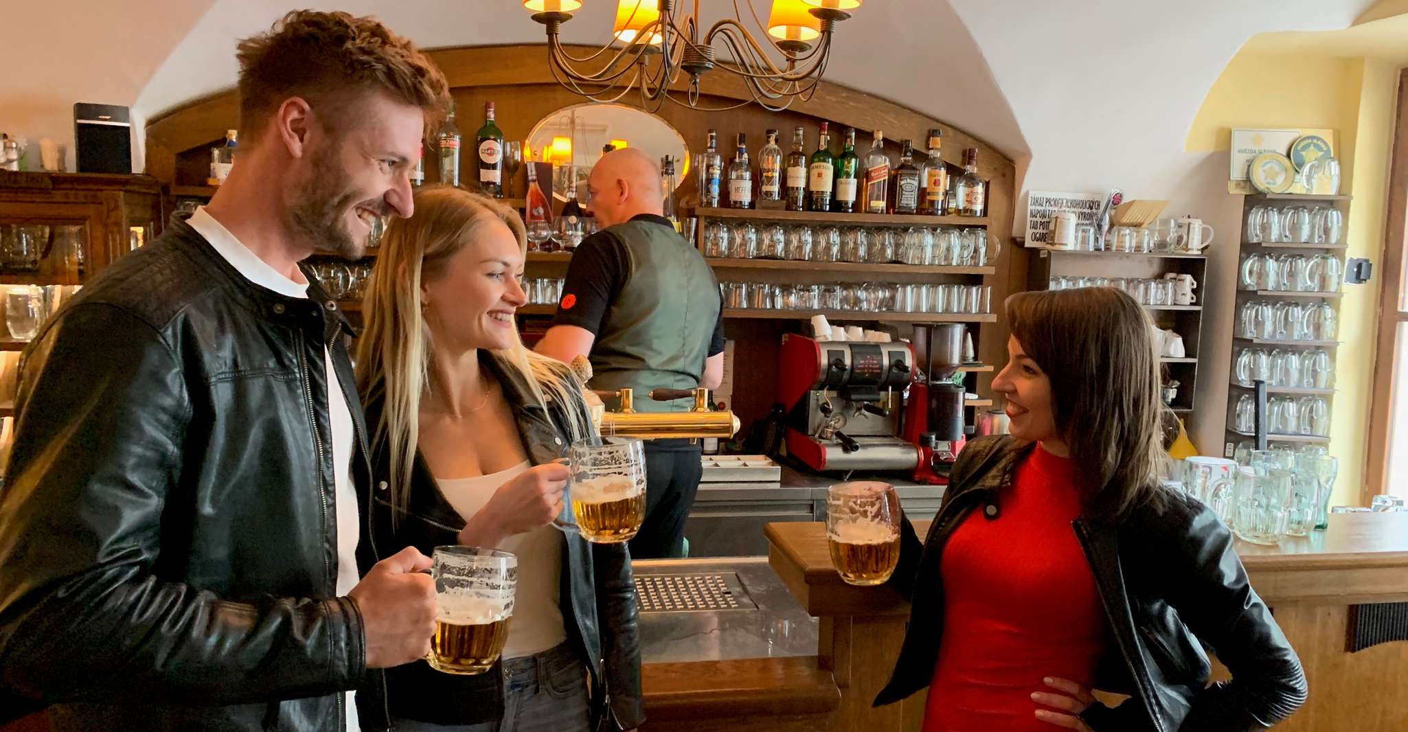 Praga, Historic Pubs Tour con bevande - Hizvo
