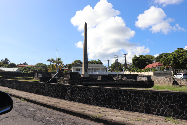 Basseterre: visite en voiture des points forts de Saint-Christophe