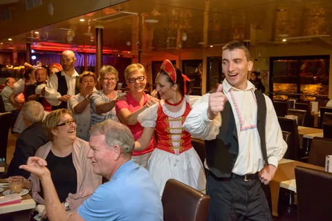 Budapest: Donaukryssning med folkdans och drinkar