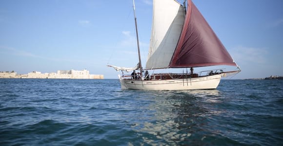 Ortygia: Sailing Tour to Plemmirio with Aperitif