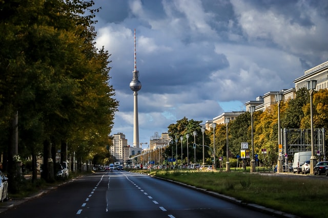 Berlin: Guided Walking Tour in English