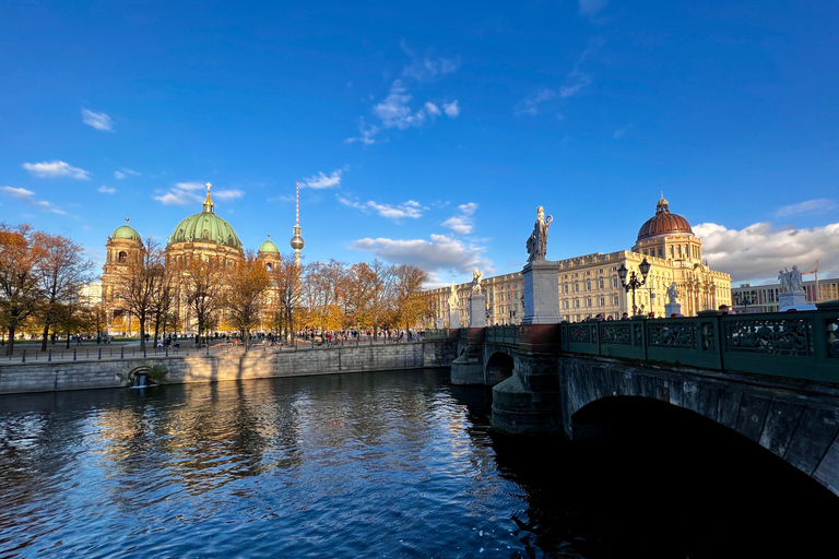Berlin: Guided Walking Tour in English Berlin: Small Group Walking Tour in English