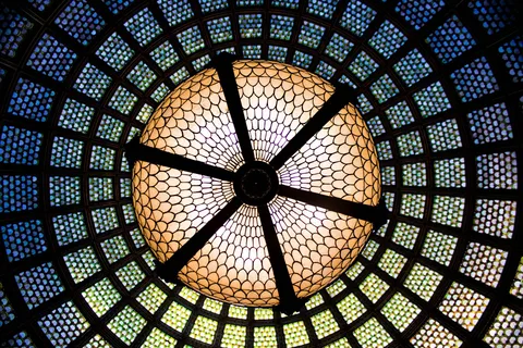 Excursão a pé pela Tiffany Art Glass Works