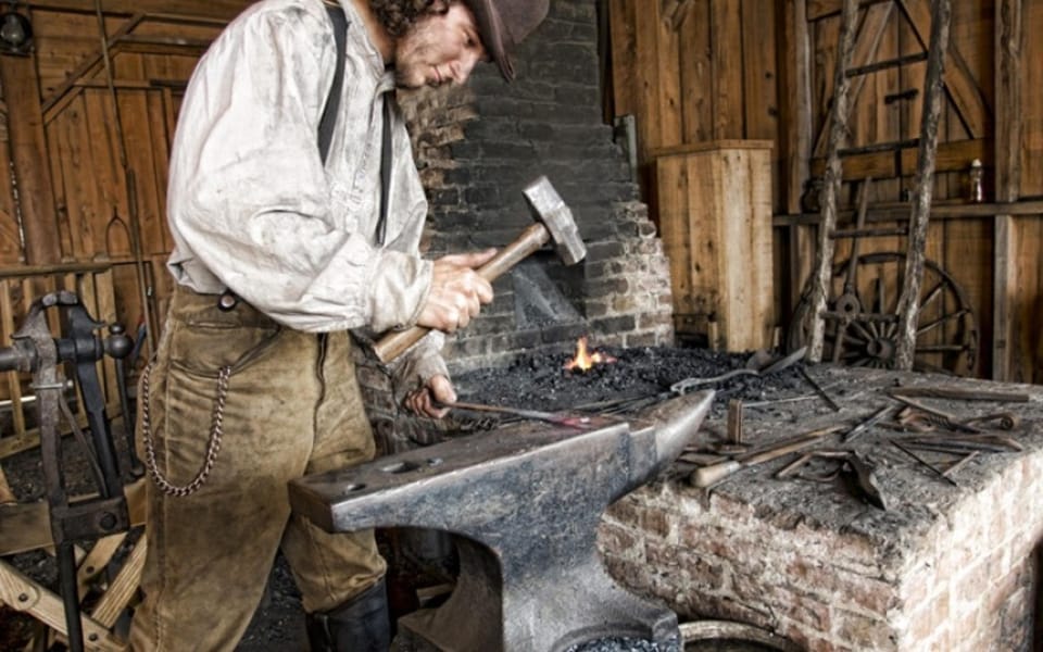 New Orleans, Oak Alley, & Laura or Whitney Plantation Tour - Housity
