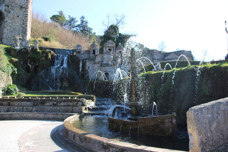 From Rome: Hadrian's Villa & Villa d'Este Tour with Lunch Large Group Tour in Italian