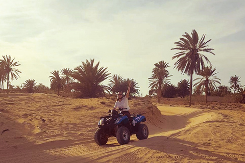 Djerba: begeleide quadrit van 3 uur met zonsondergang in Blue Lagoon