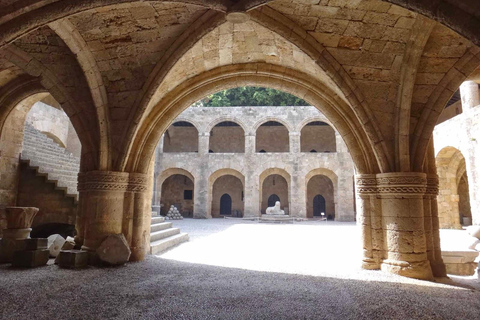 Visita guiada a pie del casco antiguo de Rodas en grupo reducidotickets de entrada al tour a pie