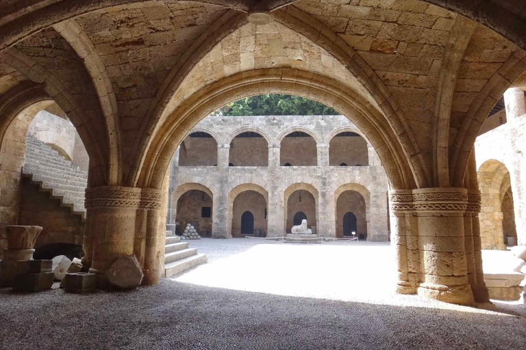 Visita guiada a pie del casco antiguo de Rodas en grupo reducidotickets de entrada al tour a pie