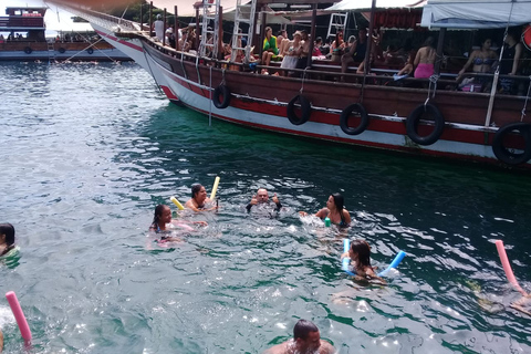 Rio de Janeiro: Angra dos Reis, Bootsfahrt zu den Inseln und Mittagessen