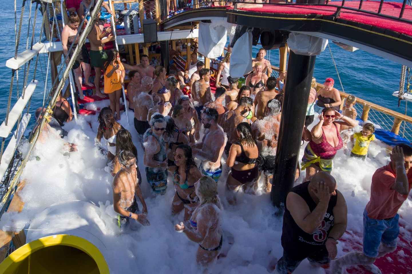 Marmaris: Pirate Cruise, Lunch, Soft Drinks, and Foam Party