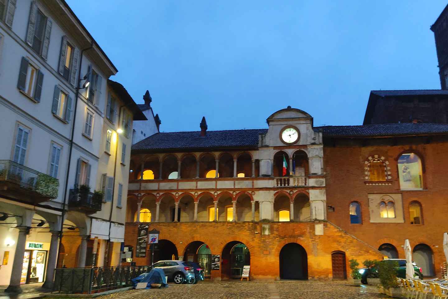 Guía privada de Pavía: cien torres en el río Ticino