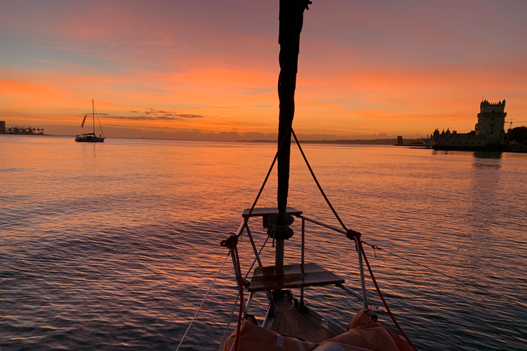 Lisboa: Cruzeiro ao Pôr do Sol com Vinho