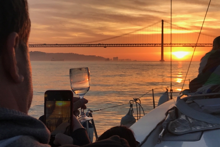 Lizbona: rejs o zachodzie słońca z winem