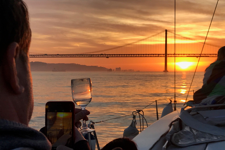 Lisboa: Cruzeiro ao Pôr do Sol com Vinho