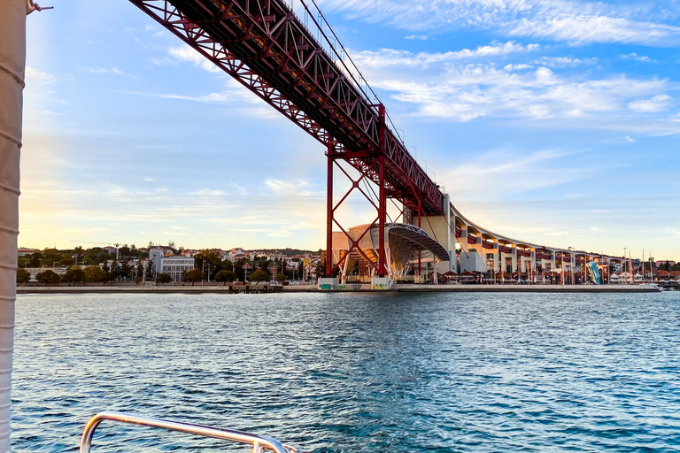 Lissabon: Tajo River Private 2-stündige Kreuzfahrt