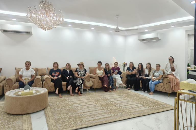 Omani Hospitality: Authentic Family Dinner Experience