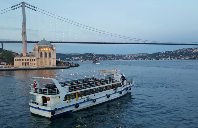 Istanbul: Old Town Highlights Tour & Bosphorus Cruise