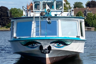 Off to the island town of Malchow: 6-lake bridges and canal cruise