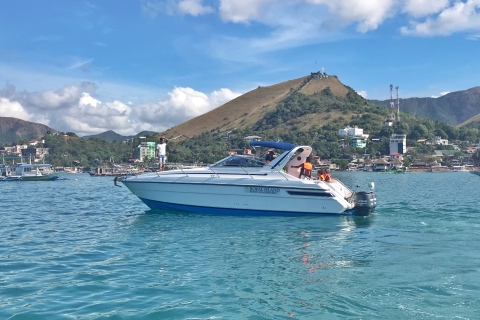 Coron: visite privée d'île en île sur un yacht ou un hors-bordTour privé en hors-bord