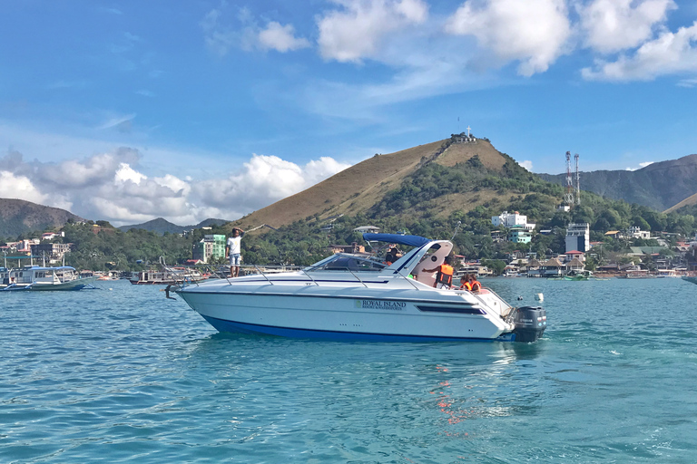 Coron: visite privée d'île en île sur un yacht ou un hors-bordTour en yacht privé