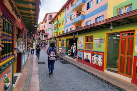 Desde Medellín: recorrido privado en automóvil por Guatapé con recorrido por el caféTour privado con recogida a las 8 a. m.