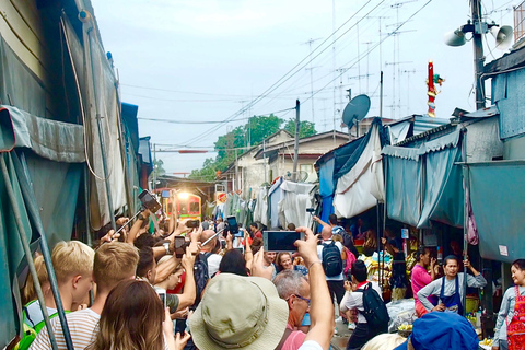 From Bangkok: Floating Market and Coconut & Salt Farm TourShared Tour