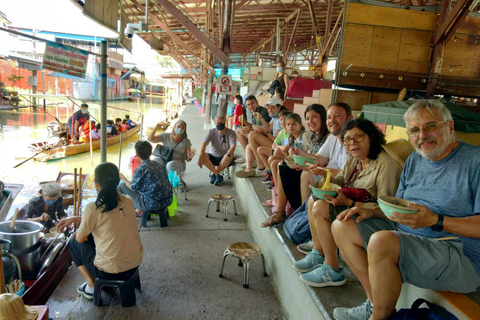 De Bangkok: Passeio pelos mercados flutuantes e ferroviários e fazenda de cocoTour particular em inglês com veículo padrão