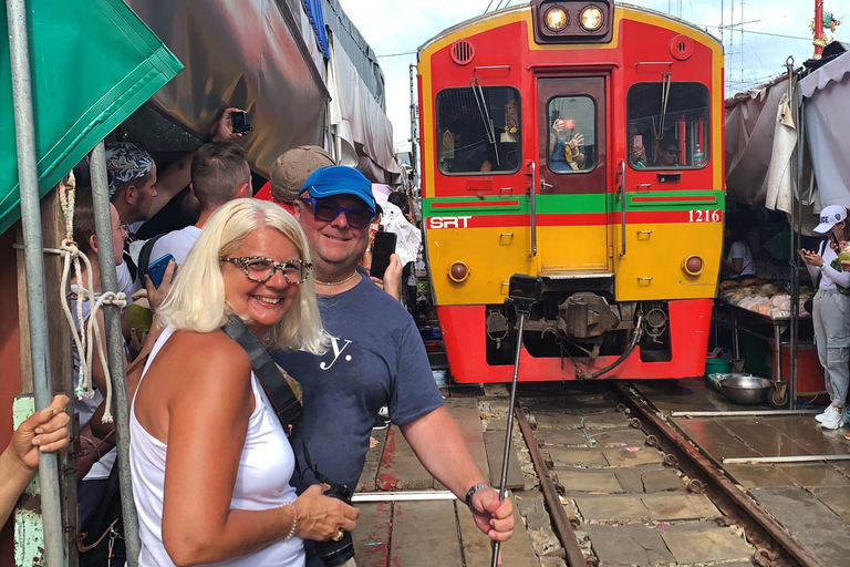 De Bangkok: Passeio pelos mercados flutuantes e ferroviários e fazenda de cocoTour particular em inglês com veículo padrão