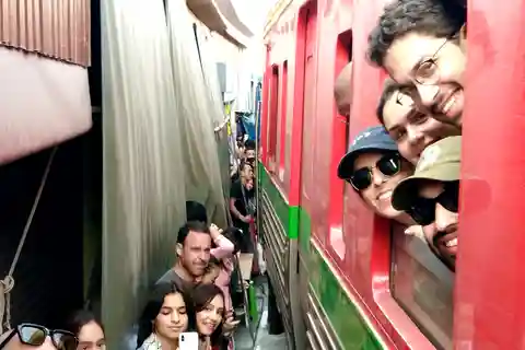De Bangkok: Passeio pelos mercados flutuantes e ferroviários e fazenda de coco