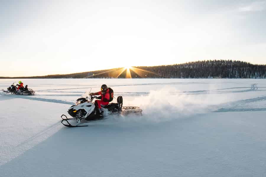 Rovaniemi: Schneemobil-Safari – Tagestour in der Wildnis. Foto: GetYourGuide