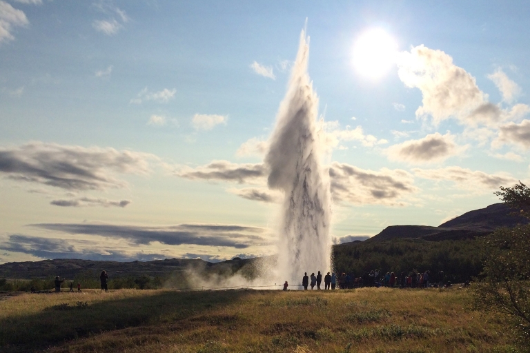Excursion d'une journée au cercle d'or et au Fridheimar au départ de ReykjavikVisite avec prise en charge à partir d'emplacements sélectionnés