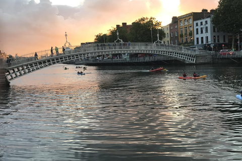 Dublín: Excursión en kayak por la música bajo los puentes