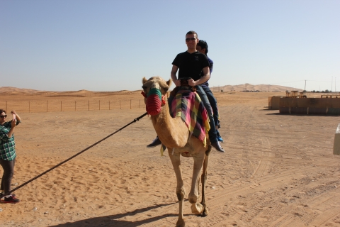 Dubaj: 6-godzinna wieczorna wycieczka na wielbłądzie z kolacją z grilla60-minutowe safari na wielbłądach i kolacja przy grillu VIP z prywatnym transferem