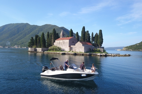 Kotor: Schnellboot-Tour zur Blauen Höhle und zum StrandKotor: Schnellboot-Tagesausflug zur Blauen Höhle und zum Strand von Žanjic