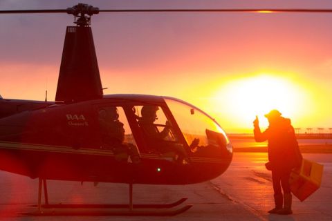 Toronto: Private Twilight Helicopter Tour with Wine