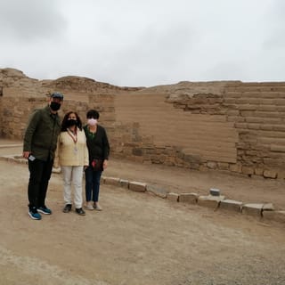 From Lima: Pachacamac Archaeological Tour & Lunch Show
