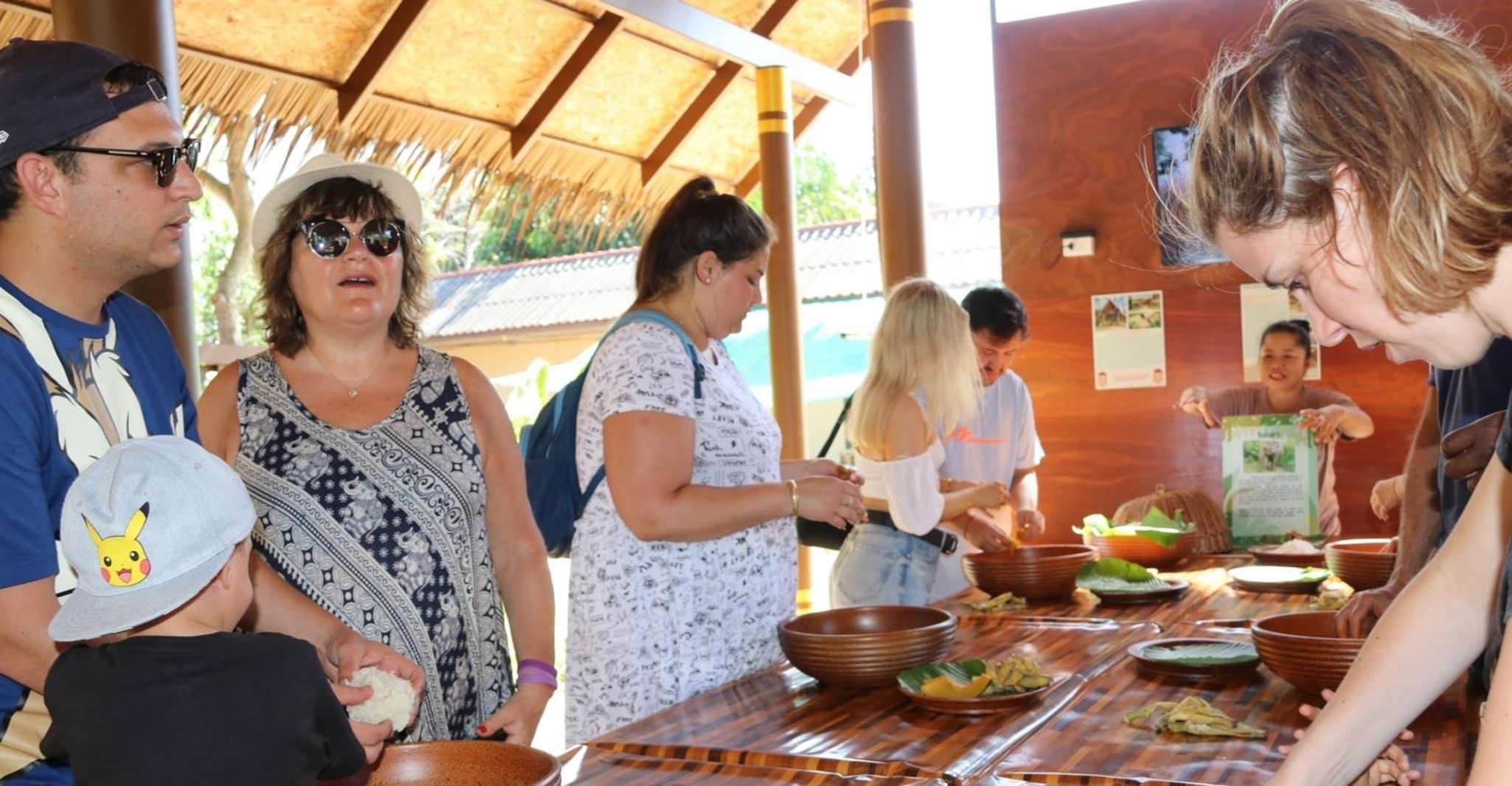 Samui, Fütterungsprogramm in der Elephant Home Nursery - Hizvo