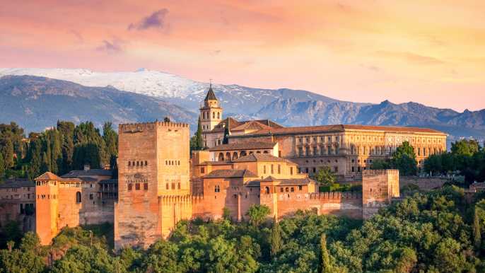 From Malaga: Alhambra Guided Tour with Entry Tickets