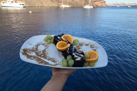 Santorini: rejs katamaranem z posiłkiem i otwartym baremPoranny rejs z posiłkiem i napojami