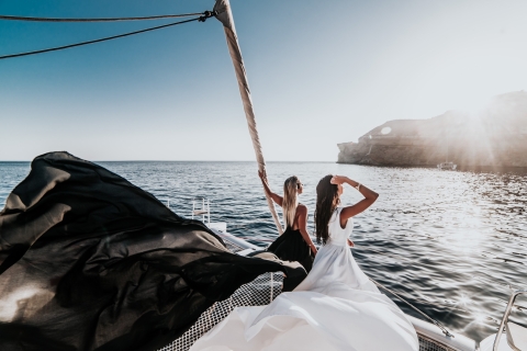 Santorin : croisière en catamaran avec repas et bar ouvertCroisière du matin avec repas et boissons