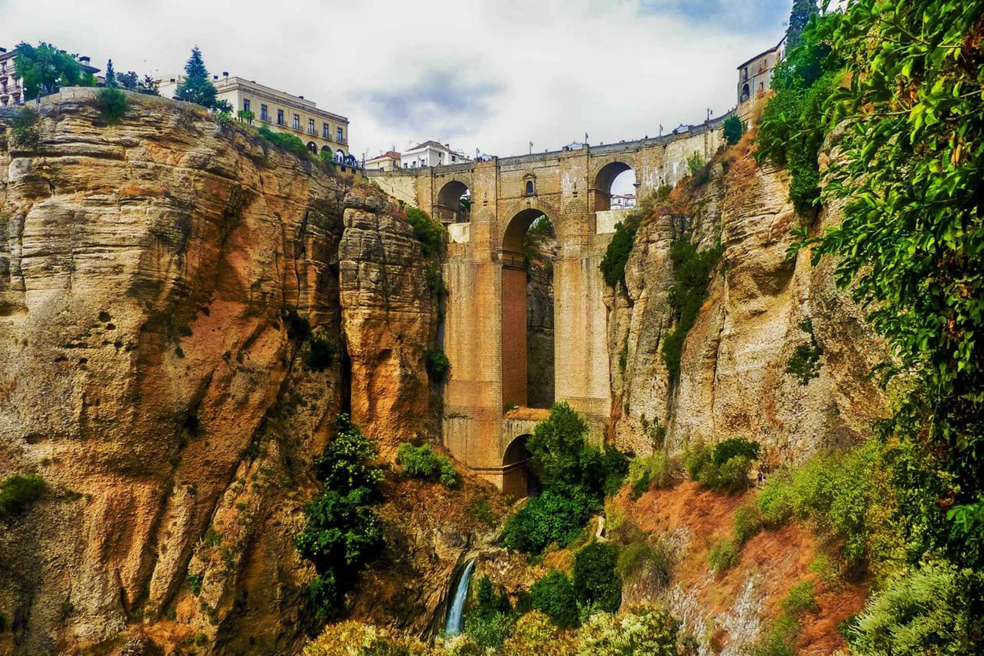 Ronda spain. Мост Ронда Испания. Мост Пуэнте-Нуэво Испания. Пуэнте-Нуэво (Ронда, Испания). Мост Puente nuevo (Ронда, Испания).