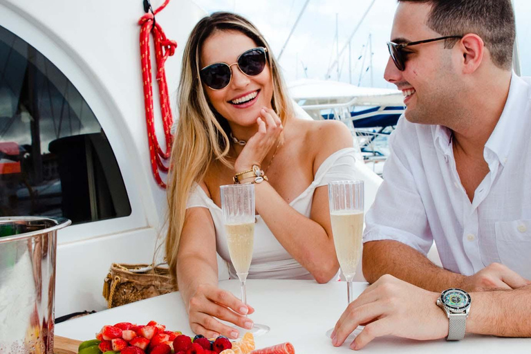 Fajardo: Catamaran Day Cruise to Palomino Island with Lunch